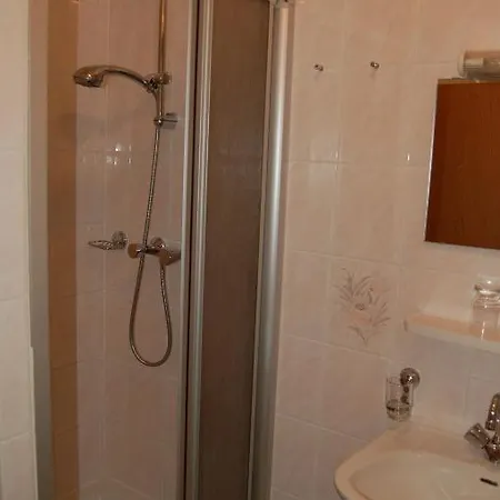 Weingut Klein-goetz Konukevi